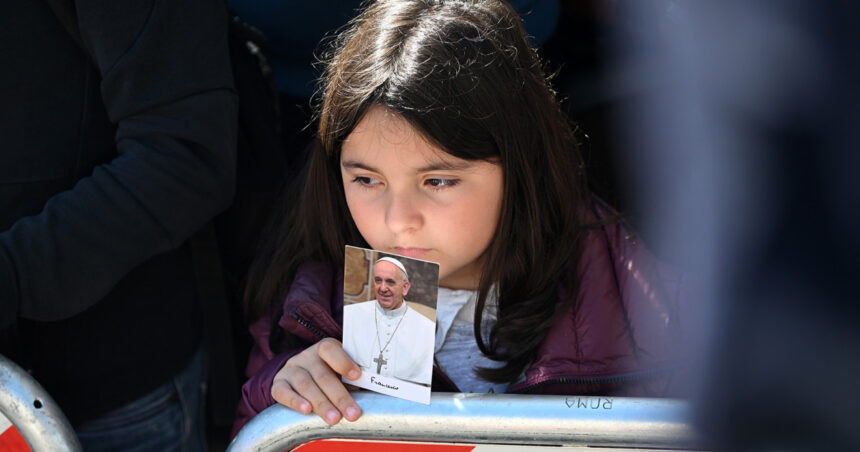 galerie foto inmormantarea papei francisc in cele mai impresionante imagini 680cd729e5a14