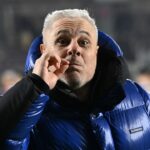 galerie foto marius sumudica din nou cu geaca norocoasa la derby ul rapid dinamo 67f2d3f46f911