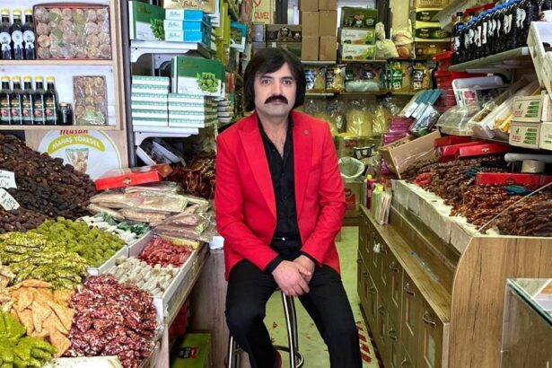 galerie foto murat erdem un influencer seducator din turcia adopta stilul borcea si e popular cum e becali 680b343e6e639