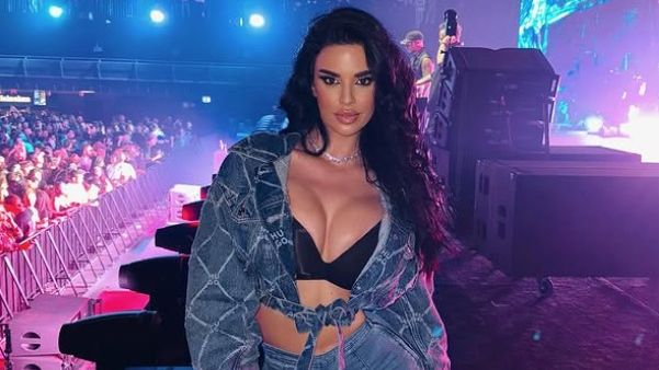 galerie foto unde s a mutat si cati ani are de fapt ivana knoll suportera croata care a innebunit lumea fotbalului 680b421616c82