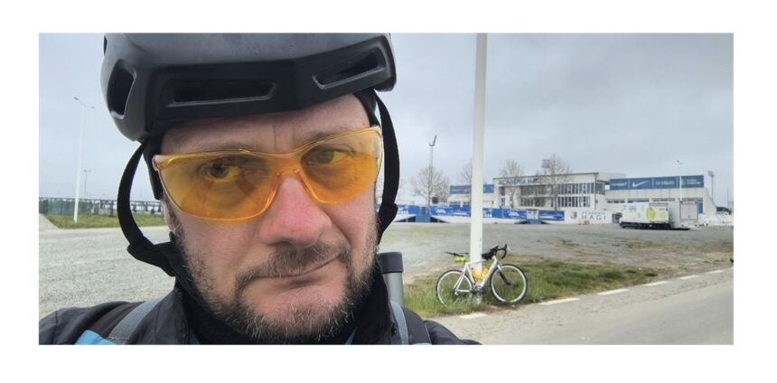 halucinant sibian venit cu bicicleta la constanta sa si sustina echipa favorita dat jos din tren la intoarcere vezi aici de ce 6807413b1d98e