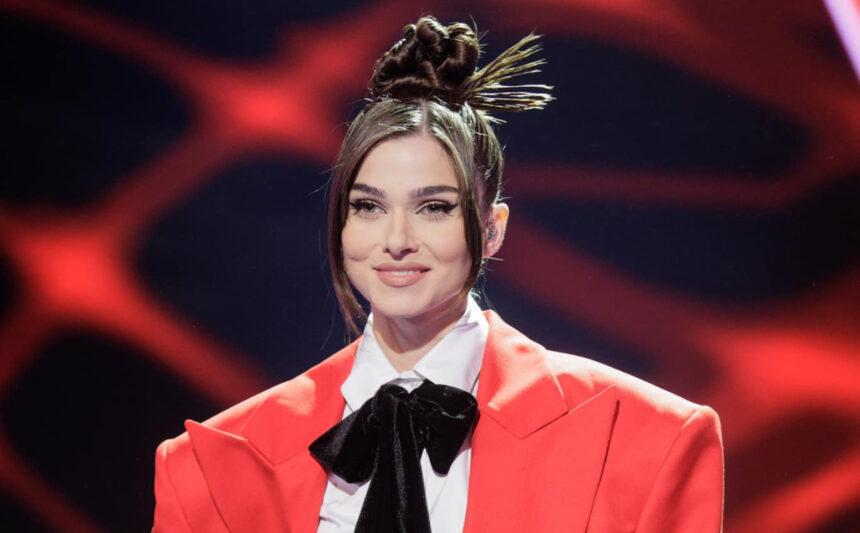 imagini nevazute pana acum cu theo rose in copilarie unchiul ei radea de ea ce urata ce boccie theodora esti frumoasa 67fb6bc2cdf39