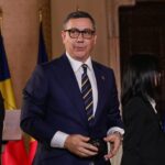 imagini rare cu doi dintre copiii lui victor ponta cum au fost fotografiati andrei si irina inaintea dezbaterii electorale de la tvr 6811dc491c786