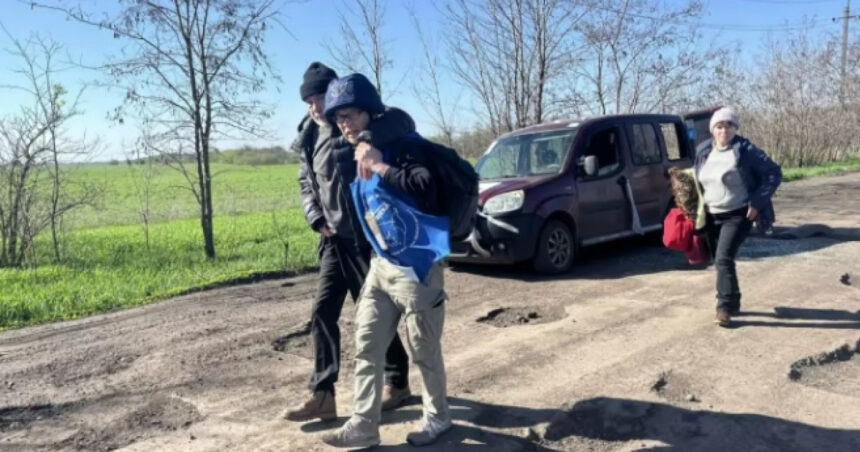 in timpul armistitiului de paste fortele ruse au atacat cu drone voluntarii ucraineni care evacuau civili in donetk 68051f62d085f