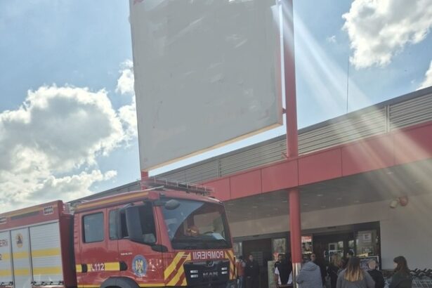 incendiu la un restaurant din incinta unui supermarket din oradea circa 150 de persoane au iesit din cladire 67efd712c3024