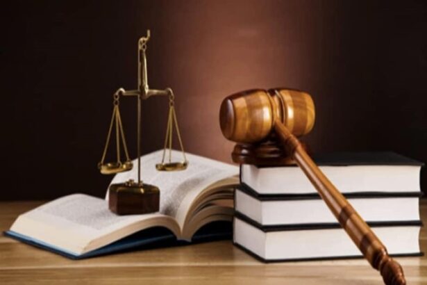 incredibil un barbat a pacalit timp de zece ani judecatorii si clientii ca este avocat 680132e350e81
