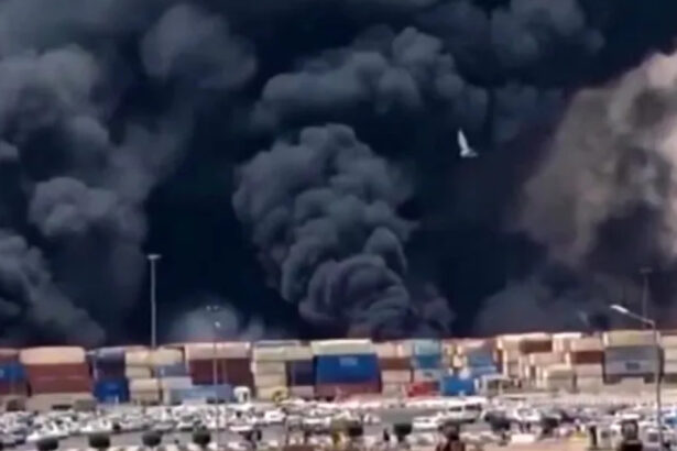iranul acuza neglijenta pentru explozia din cel mai mare port de containere al tarii in timp ce numarul mortilor a ajuns la 70 6810b9c3399c6