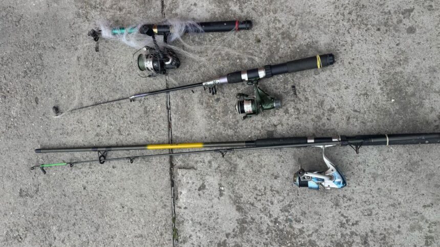 jandarmii au prins doi barbati care braconau folosind plase monofilament in lacul tabacarie 67fcda3c77a09