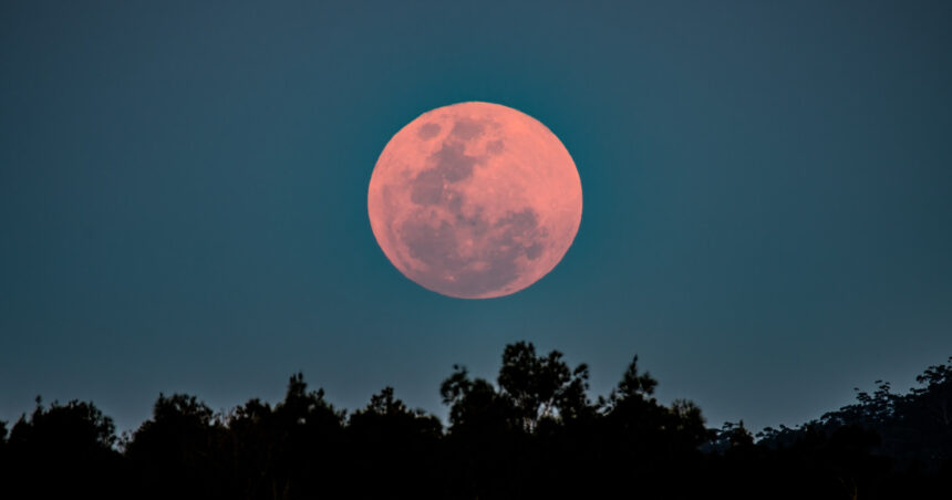 Luna Roz pe 13 aprilie: Observarea fenomenului astronomic în România și semnificația Lunii pline 1 luna roz pe 13 aprilie cand poate fi observat fenomentul astronomic in romania si ce semnificatie are luna plina 67fac0c84c8b3