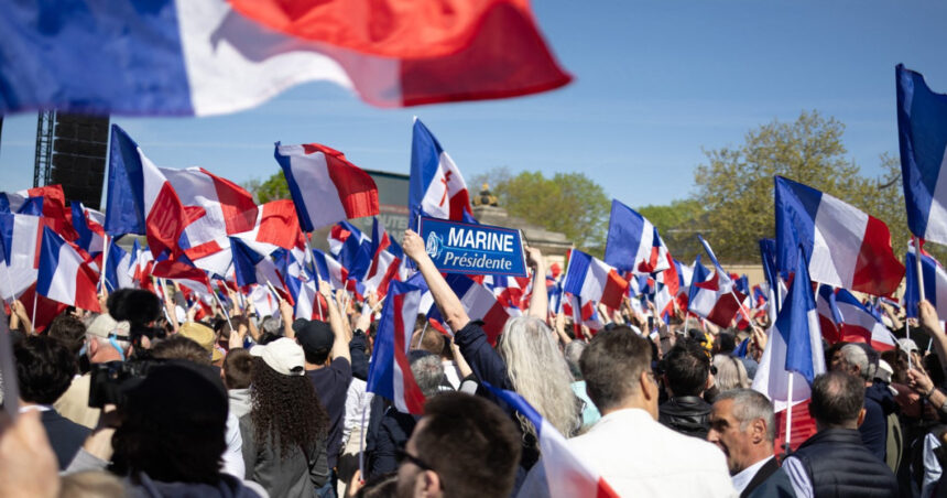 manifestatia de sprijin pentru marine le pen a avut participare sub asteptari nici la contramanifestatii nu a fost altfel 67f3614152e80