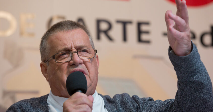 mircea dinescu anunta ca il da in judecata pe victor ponta in mod normal ar trebui sa fie bagat la puscarie pentru tradare nationala 67f7dbf5e980b