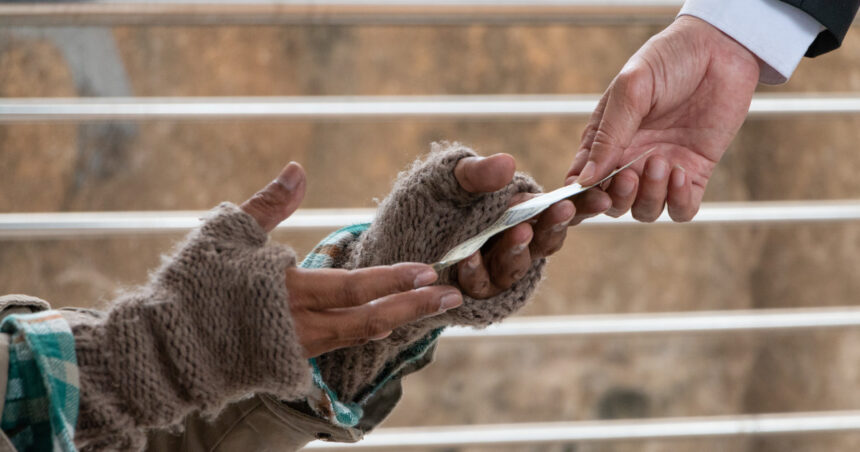 mit spulberat bogatii sunt mai generosi decat saracii arata o cercetare care a implicat peste 2 milioane de oameni 68032815200d9