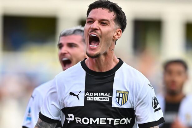 mutu explica prabusirea lui dennis man la parma si ii da tema lui chivu aici are de munca 6800e3c922f80