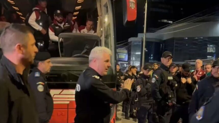 news alert marius sumudica si a dat demisia in fata suporterilor nu mai sunt antrenorul rapidului va multumesc frumos pentru tot ce ati facut 6809482022e2b