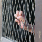 o femeie din dambovita a fost prinsa ca trimitea prin corespondenta sotului incarcerat droguri impregnate in hartie 680104933e564