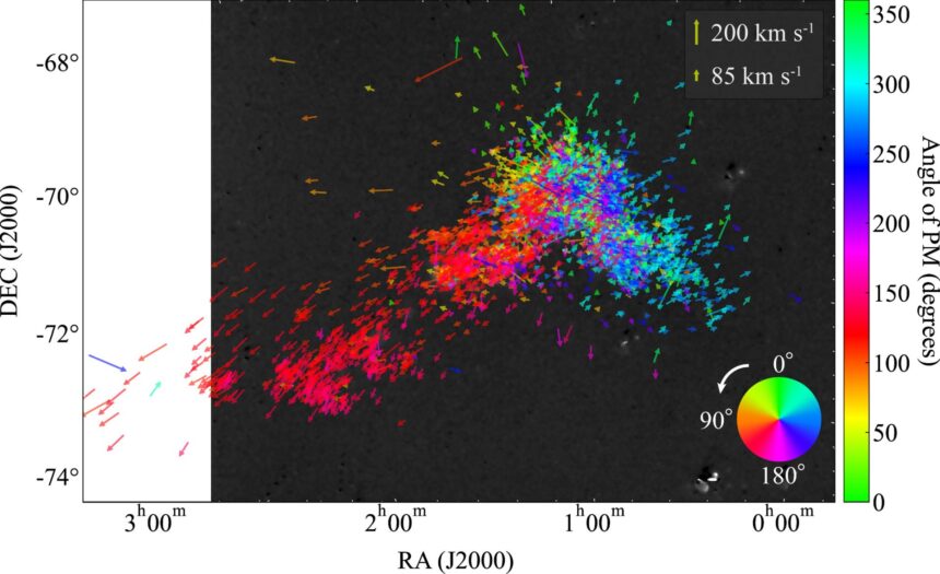 o galaxie vecina cu a noastra pare sa se destrame chiar sub ochii astronomilor 67fb6474b066c
