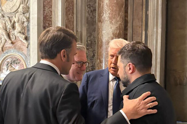 o intalnire pozitiva trump macron zelenski si starmer au discutat in interiorul bazilicii sfantul petru de la vatican 680cefdc6f903