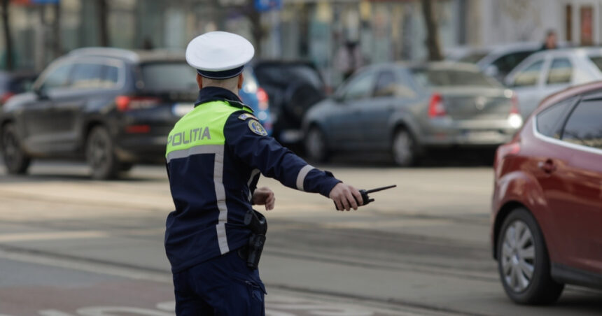 o masina de politie avariata in sectorul 1 dupa ce un sofer beat nu a oprit la semnalele agentilor cu ce viteza conducea 6804f8de1986a