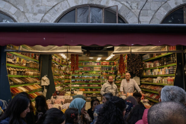 opozitia turca face apel la un boicot comercial cetatenii sunt indemnati sa nu cumpere de la companii considerate pro erdogan 67ed32b670fb8