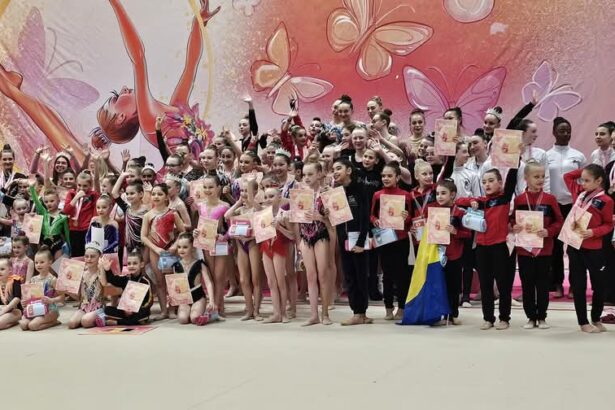 performanta spectaculoasa a gimnastelor de la victoria cumpana in belgia 67f78007e019d