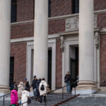 peste 130 de studenti straini in sua dau in judecata administratia trump dupa revocarea vizelor 6801048a9e86f