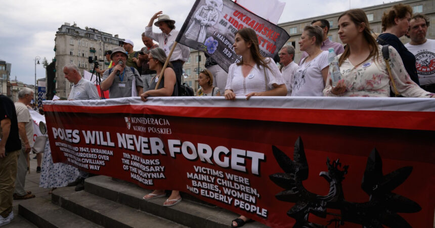 polonia a reluat exhumarile victimelor masacrului de la volinia sursa de tensiuni cu kievul este o misiune complicata 680a53df69172