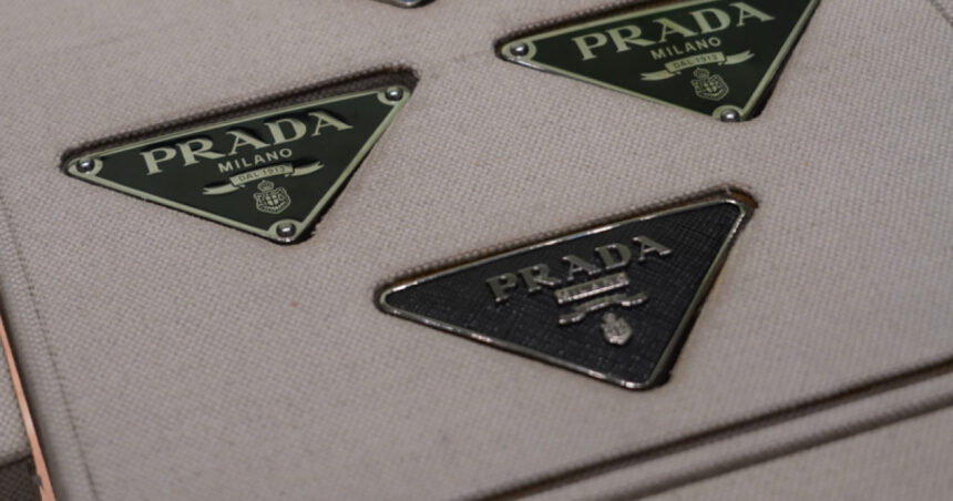 prada cumpara rivala versace care este valoarea tranzactiei 67f8bfe43c6fb