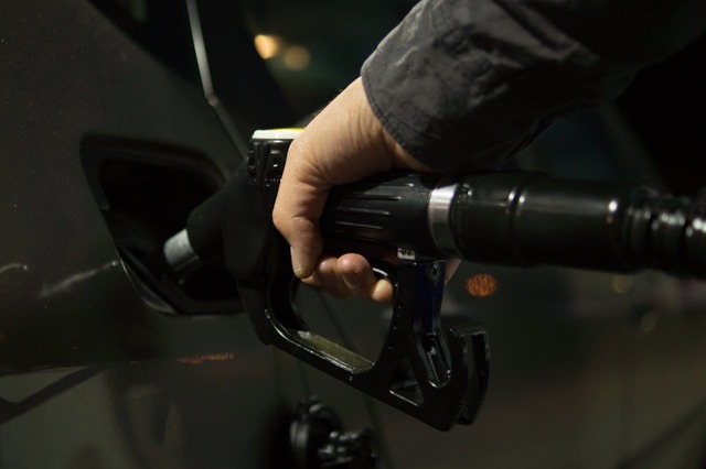 preturile petrolului au urcat cu aproape 2 pe fondul noilor sanctiuni impotriva iranului si al revenirii pietelor de actiuni 68087a3660024