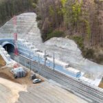 pro infrastructura in cateva saptamani vom avea primul tren care trece prin tunelul batuta dupa 4 ani si jumatate de intarziere 6800c1fe5a03f