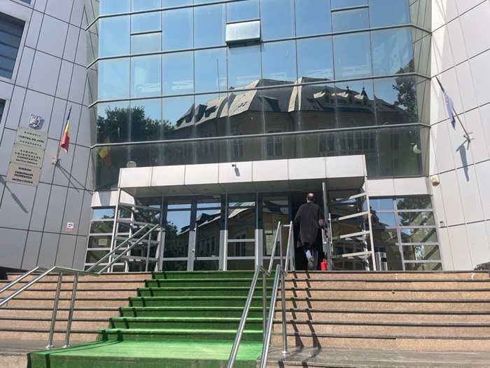 procesul studentului de la ovidius acuzat ca si ar fi incendiat profesorul de matematica merge la departe iata ce a decis tribunalul constana 67f7883acedf3