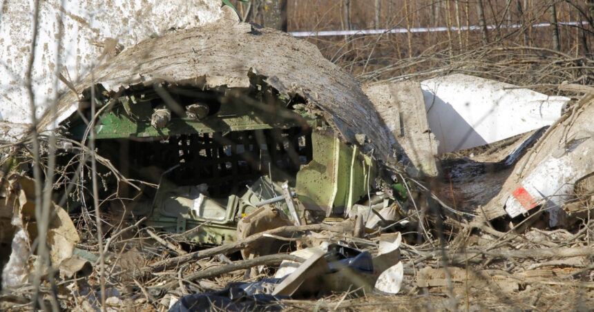 Procurorii care investighează moartea președintelui polonez Kaczynski în tragedia de la Smolensk solicită arestarea a 43 de medici legiști din Rusia. 1 procurorii care ancheteaza moartea presedintelui polonez kaczynski in tragedia de la smolensk cer arestarea a 43 de medici legisti rusi 67ebfd87e9659