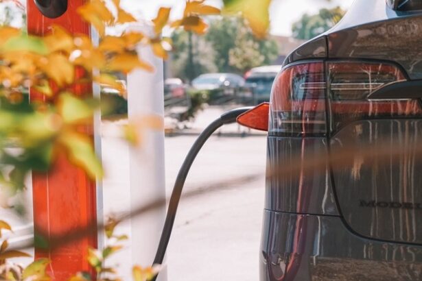 profiturile tesla se prabusesc venitul net a scazut cu 71 fata de anul precedent elon musk promite investitorilor ca isi va reduce activitatea in doge 68087d8fe3b5d