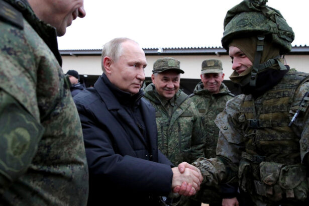 putin i a felicitat pentru victorie pe militarii rusi din kursk si le a multumit pentru munca eroica 680e802cc612e