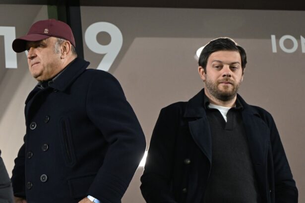 ramane sumudica la rapid raspunsul lui angelescu si tirada in direct daca ia fcsb titlul macar sa il ia pe bune nu se poate in halul asta 680e9f6a29dbd