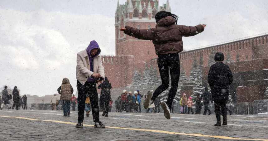 rata natalitatii in rusia a scazut la minimul ultimilor 200 de ani se va ajunge la o populatie comparativa cu cea a imperiului rus 67fe1e6f8622a