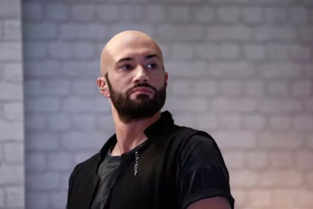 reactia fanilor dupa ce au vazut cum s a imbracat mihai bendeac ti ai facut haina din covoarele de pe temu are si ochelari de soare la ochi 67fa75ac5fb5e