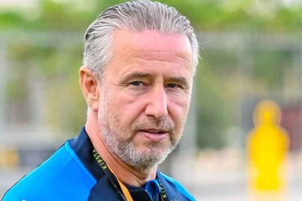 reghecampf amenintat de un fotbalist din cauza stilului sau de lucru daca mai faceti asa sunteti pa 680b931969498
