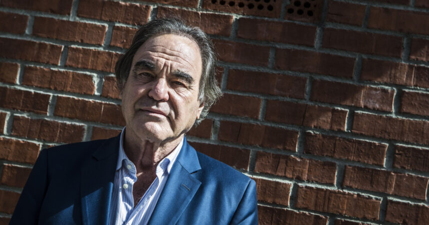 regizorul oliver stone va depune marturie in dosarul asasinarii lui j f kennedy filmul lui jfk a fost criticat de istorici 67ebf350987e2