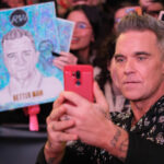 robbie williams spune ca selfie urile si interactiunile cu fanii ii provoaca disconfort interactiunea sociala ma inspaimanta 6809d5b02440f