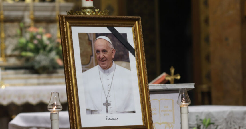 romania va declara doliu national in memoria papei francisc sambata in ziua funeraliilor de la vatican 680a220e6448d