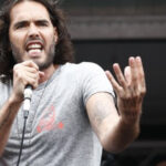 russell brand a fost pus sub acuzare pentru viol 67eff25aedbe4