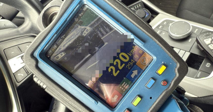 sofer depistat cu 220 km h pe a1 in zona localitatii talmaciu politisti nu s a gandit prea mult inainte de a apasa acceleratia 67eece9703bbc