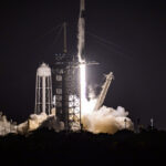 spacex a lansat patru oameni pe orbita deasupra polilor intr o calatorie fara precedent cine sunt clientii misiunii fram2 67eb9b65d101d