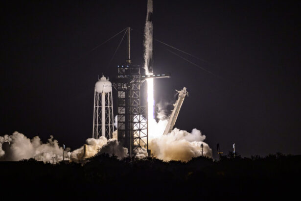 spacex a lansat patru oameni pe orbita deasupra polilor intr o calatorie fara precedent cine sunt clientii misiunii fram2 67eb9b65d101d