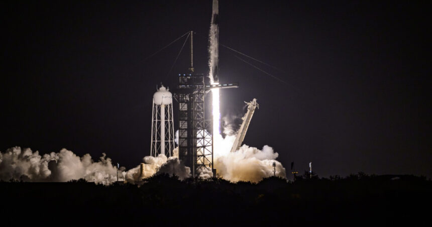 spacex a lansat patru oameni pe orbita deasupra polilor intr o calatorie fara precedent cine sunt clientii misiunii fram2 67eb9b65d101d