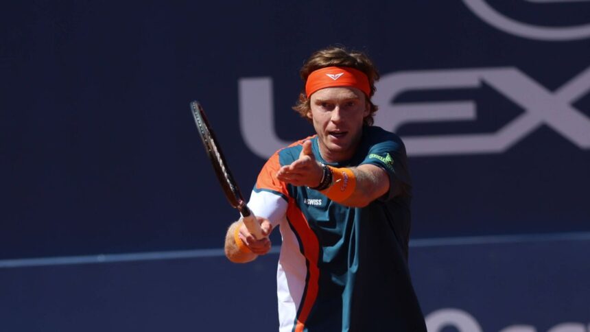 surpriza de proportii la turneul de la madrid detinatorul trofeului trimis de acasa 680e2483c65da