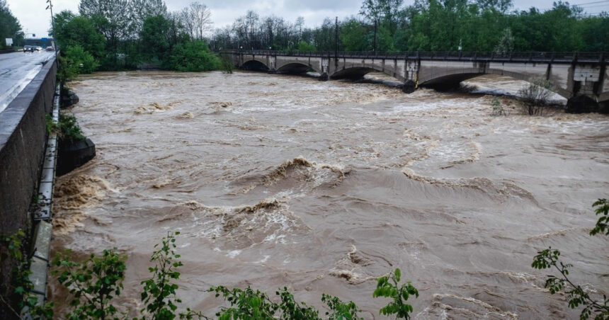 trafic blocat si risc de inundatii si avalanse in nordul italiei si sudul elvetiei in plin sezon turistic 6800ef7a812a9