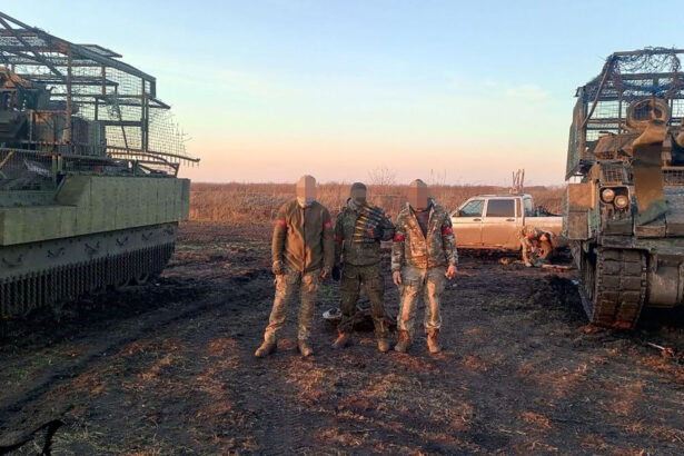 ucrainenii si au abandonat in kursk unele dintre cele mai bune sisteme de armament si au pierdut aici mai multe blindate decat rusii 67f6404dcffb3