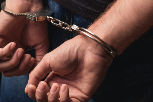 un barbat din judetul cluj arestat dupa ce a pretins ca e functionar la banca apoi politist si a obtinut in total 55 000 lei 680239c041f9a