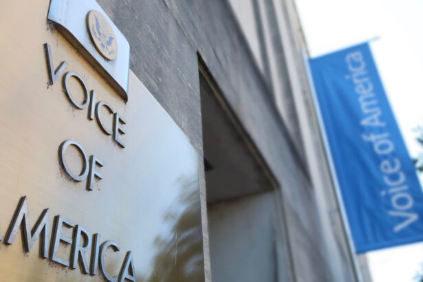 un judecator a decis ca angajatii de la vocea americii se pot intoarce la munca 6808db3590eff